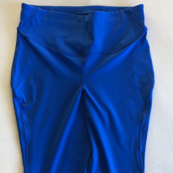 NWOT Lululemon Base Pace HR Tight 25” - Picture 7 of 10